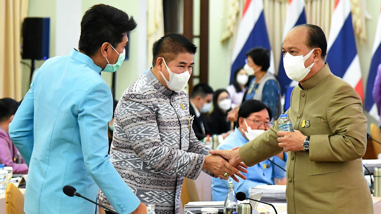 ภาพโชว์กับความจริง