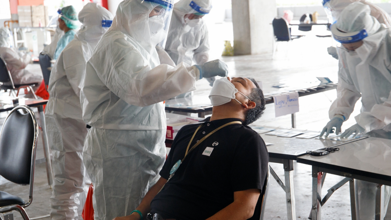 "หมอเฉวตสรร" เตือนคลัสเตอร์วงพนัน-วงเหล้า-งานแต่ง-งานศพ หลังยังพบการระบาด