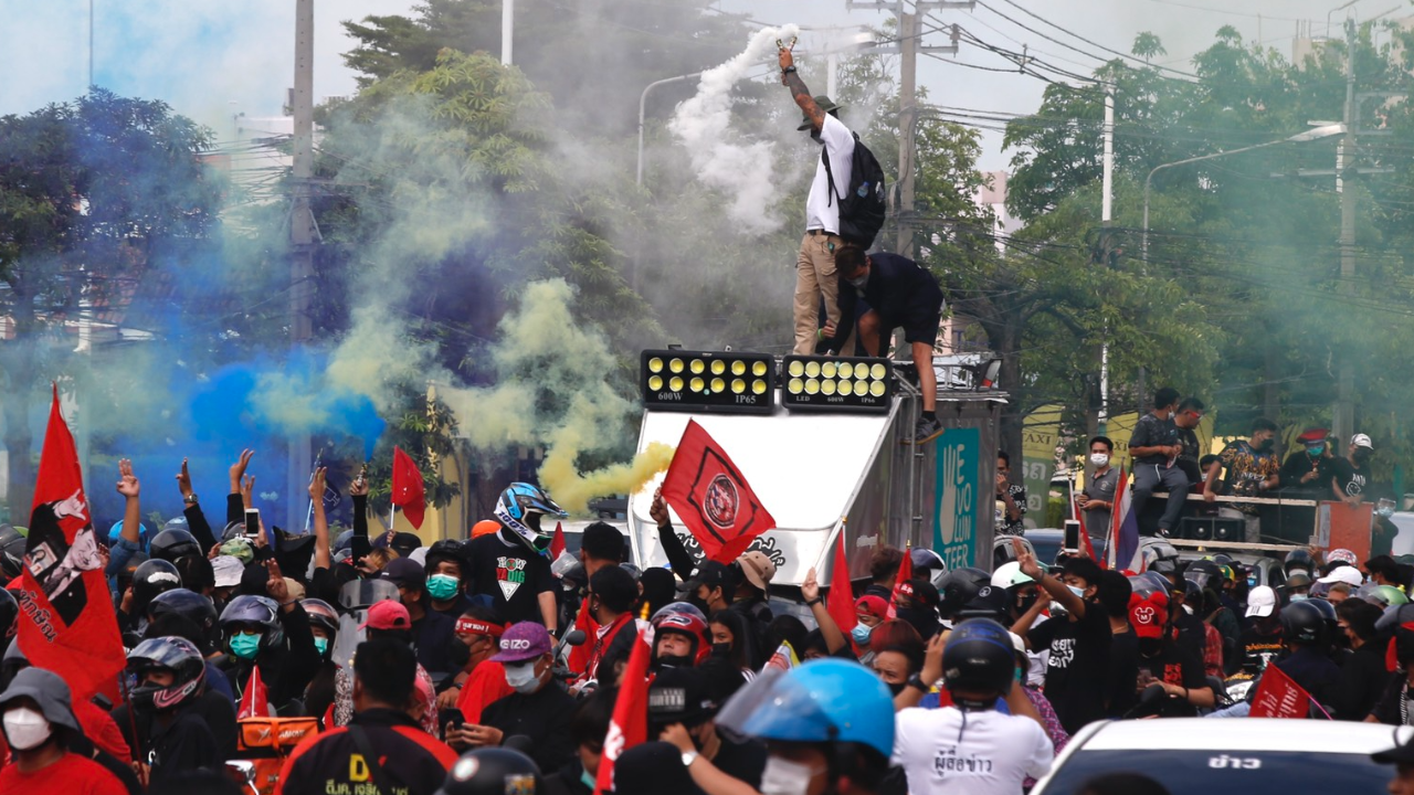 Car Mob เคลื่อนขบวนได้ครึ่งทางแล้ว แจ้งเปลี่ยนจุดปราศรัยเป็นแยกปทุมวิไล