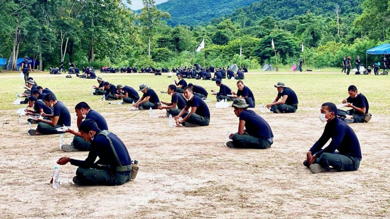 ซิโนแวค 2 เข็มเอาไม่อยู่ นายสิบตร.ฝึกที่ป่าละอู ติดโควิด 340 คน