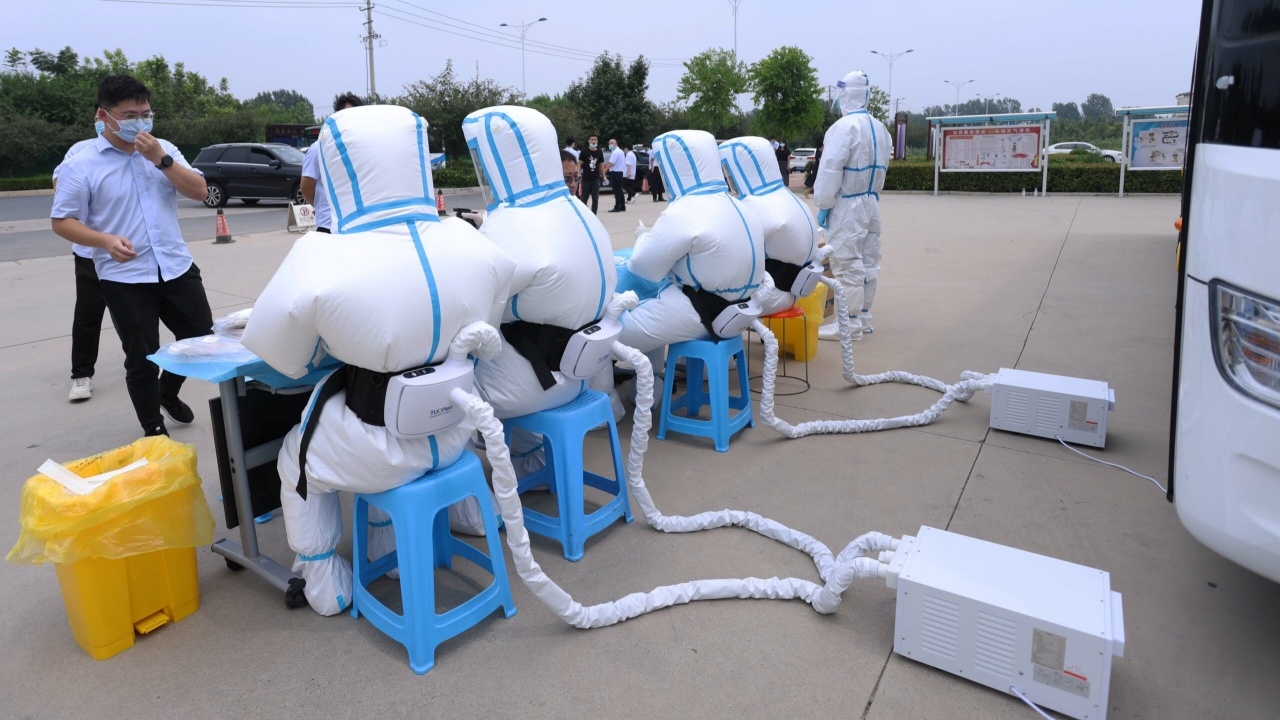 จีนก้าวอีกขั้น พัฒนา ชุดPPE ติดแอร์ คลายร้อนบุคลากรการแพทย์