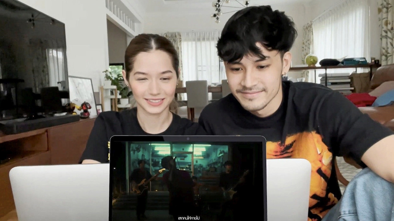 หวานได้อีก “เก้า-วี” คู่รักศิลปินผลัดกันซัพพอร์ต นั่งคู่รีวิวเพลงใหม่เขินจ้องตา