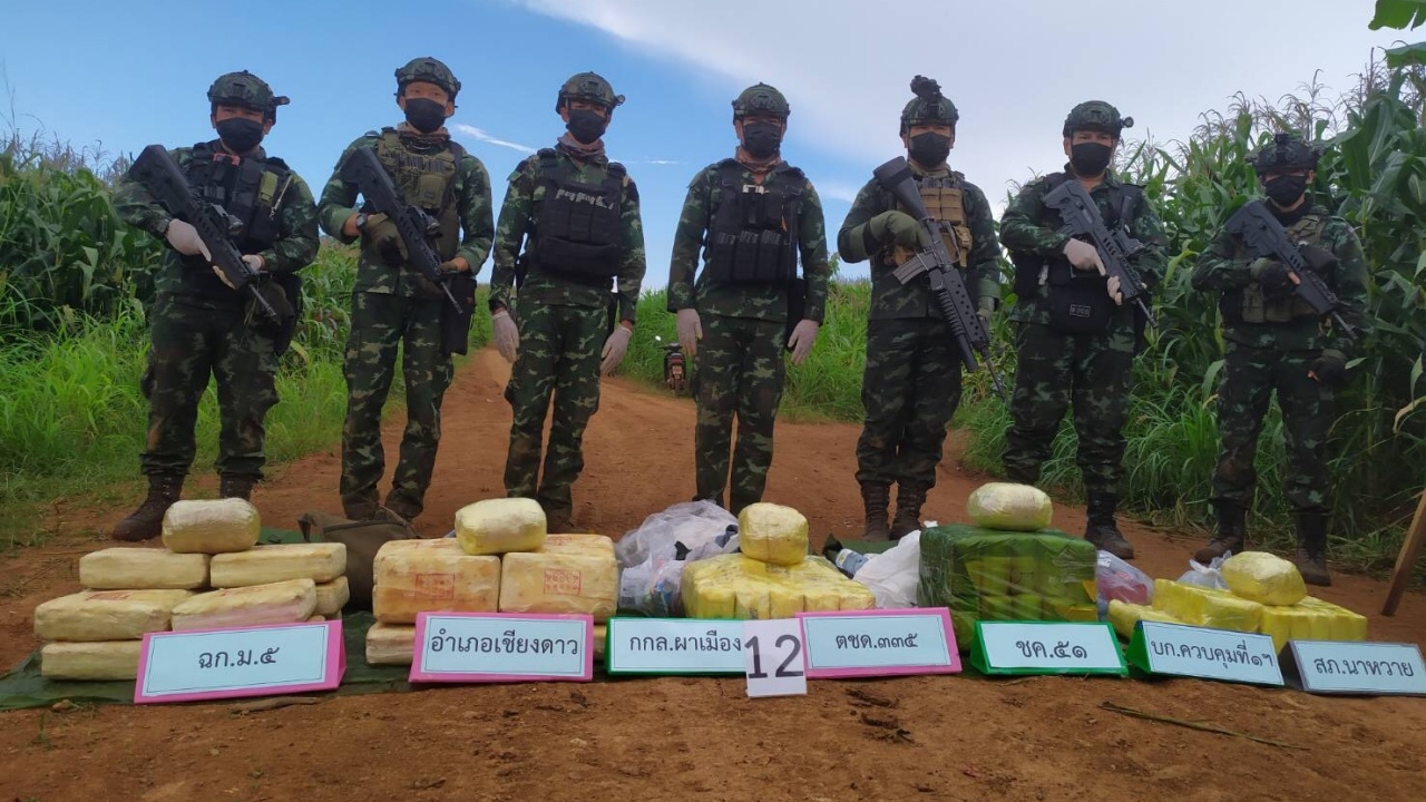 ทหารม้าเด็ดหัวแก๊งค้ายา ยิงปะทะป่าแนวชายแดน ยึดยาบ้า 4.3 แสนเม็ด