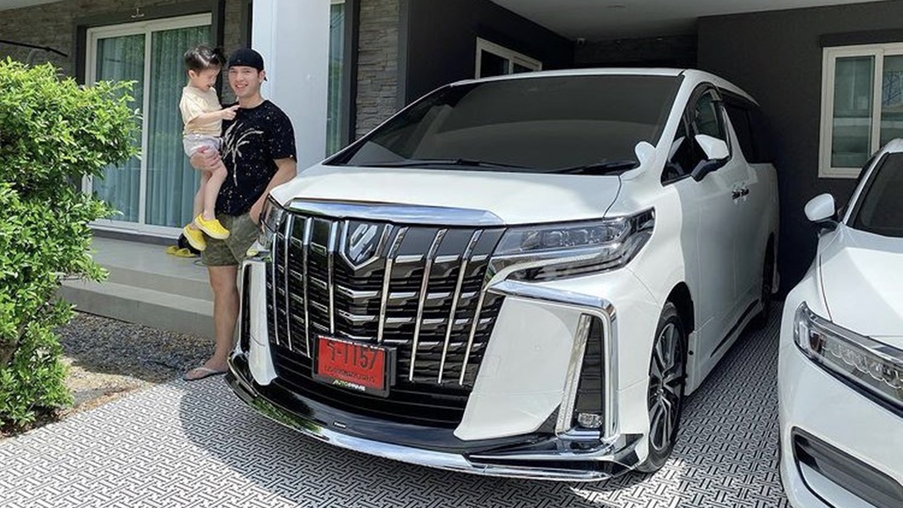 บอย โชคชัย สุดเซอร์ไพรส์ เมียเปย์หนักถอยรถป้ายแดง ส่งให้ถึงหน้าบ้าน