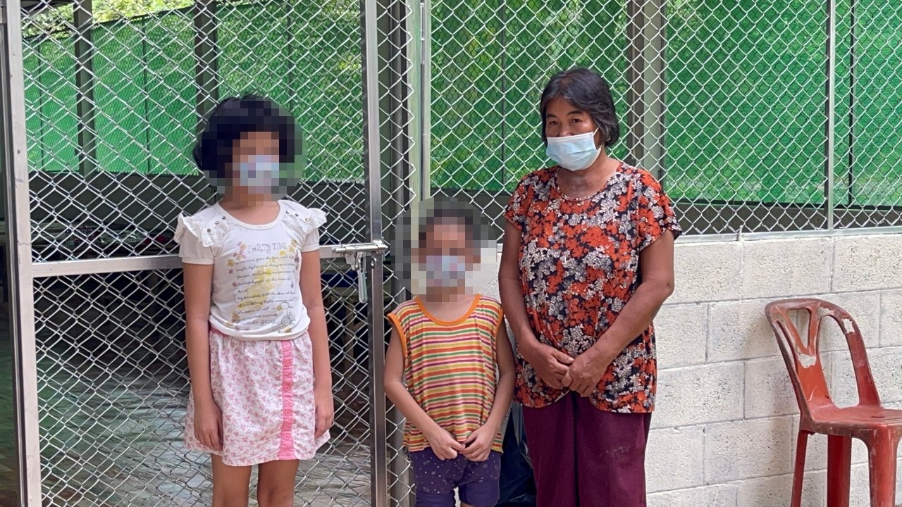 2 หนูน้อยพ่อติดโควิด แม่ด่วนตายจาก กู้ภัยส่งกลับถึงบ้านญาติร้อยเอ็ดแล้ว