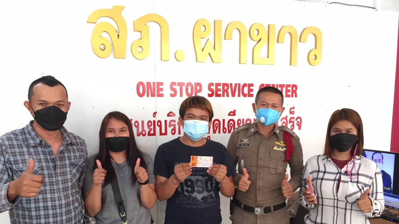 พ่อค้าสลากฯ ตามซื้อเลขทะเบียนรถ 2 ปี งวดนี้เฮงถูกรางวัลที่ 1 ได้ 30 ล้าน