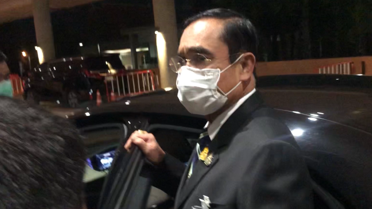 “บิ๊กตู่" ยัน ครม.ไม่มีเปลี่ยนแปลง หัวเราะ ปมจ่ายเงิน 5 ล้าน ซื้อโหวต