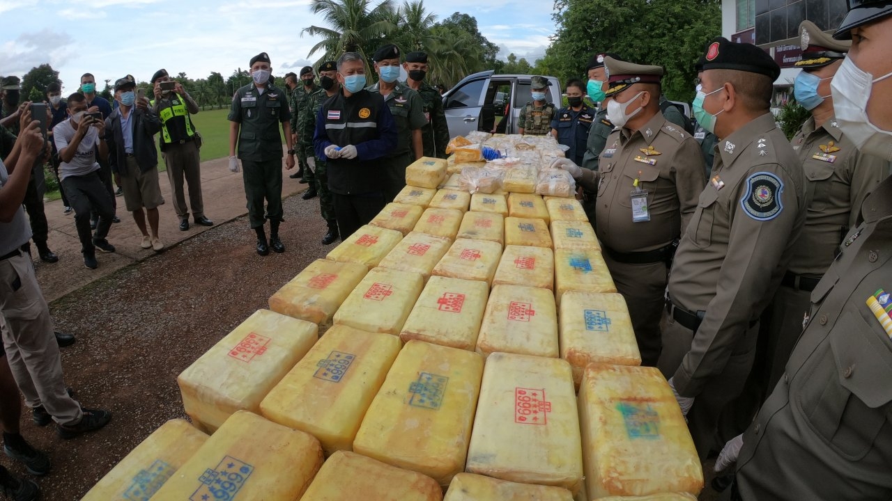 ตชด.นครพนมจับแม่ค้าส้มตำ ขนยาบ้า 4.6 ล้านเม็ด รับหาเงินไว้เลี้ยงลูก