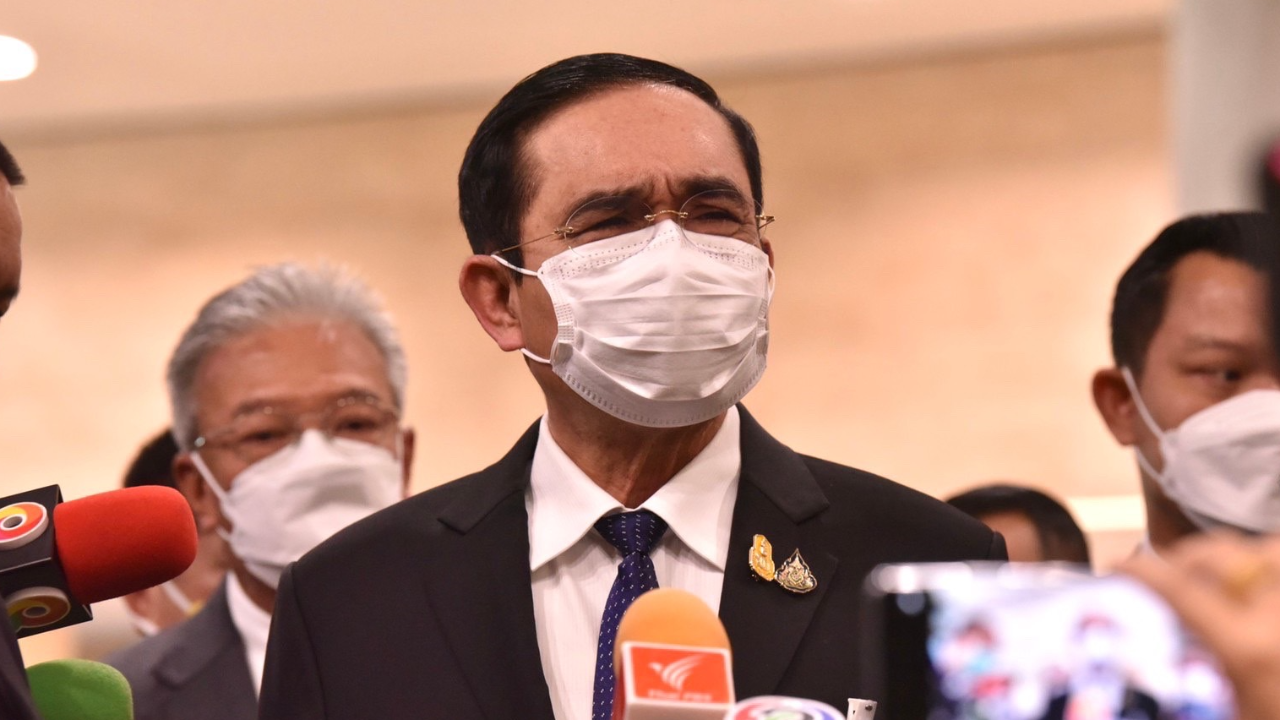 "พล.อ.ประยุทธ์" ยังมั่นใจในตัว "พล.อ.ประวิตร" อารมณ์นิ่ง ก่อนขึ้นลุ้นโหวตลงมติ
