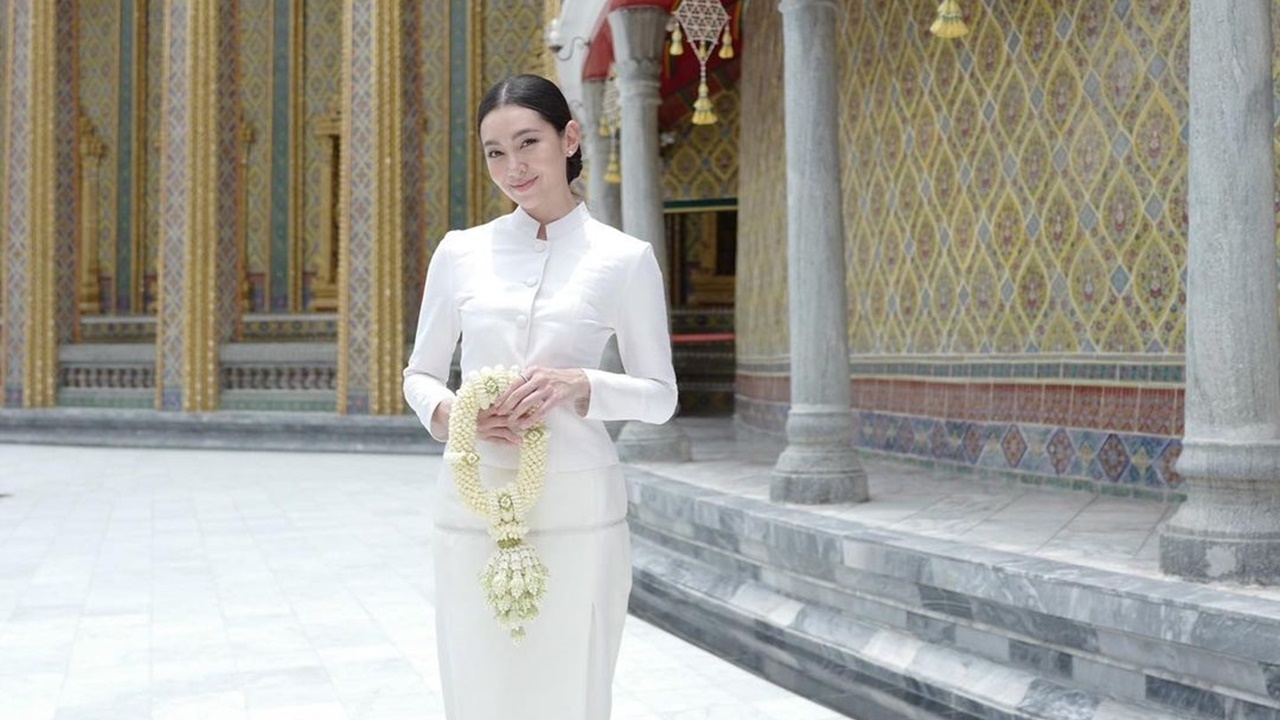 เบลล่า ราณี ถวายทองคำหนัก 103.35 บาท หุ้มปลียอดพระธาตุเชิงชุม