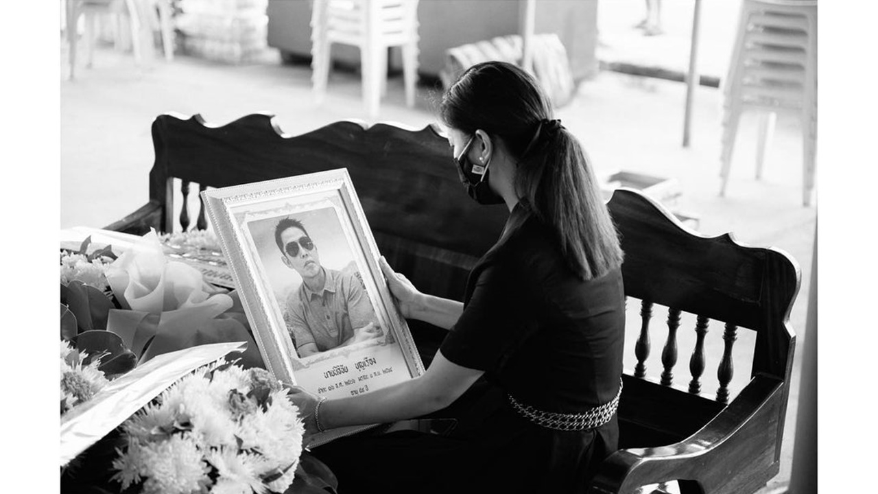 เอมมี่ มรกต สุดเศร้า สูญเสียคนในครอบครัว สุดเจ็บปวดและทรมาน