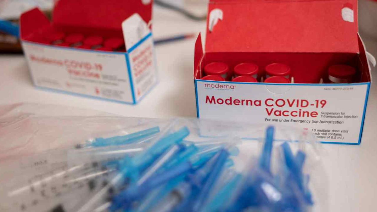 คำแนะนำก่อน “ฉีดวัคซีนโมเดอร์นา (Moderna)” 2564/2021