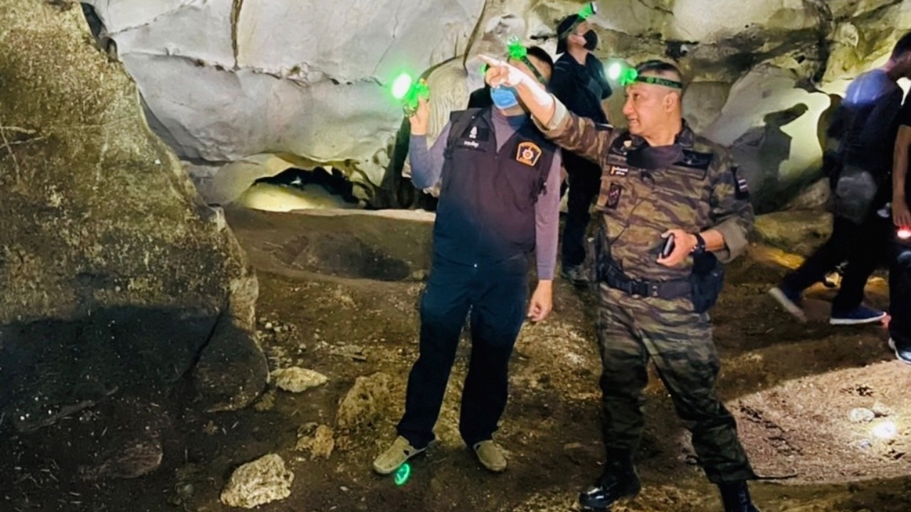 "พล.ต.อ.สุชาติ" ลงพื้นที่พัทลุง สอบหาตัวคนร้ายจุดไฟเผา ขโมยรังนกนางแอ่น 