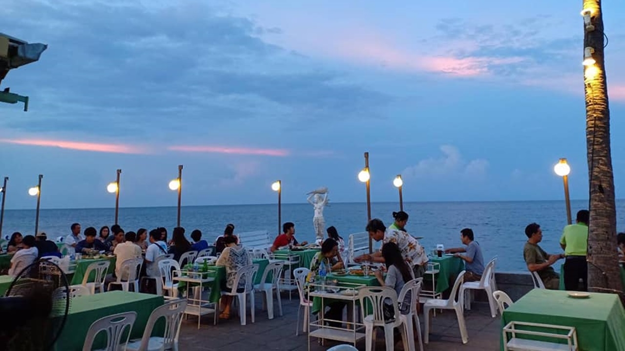 ร้านอาหารดังหัวหิน แจ้งพนักงานติดโควิด 12 ราย พบฉีดวัคซีน 2 เข็มทุกคน