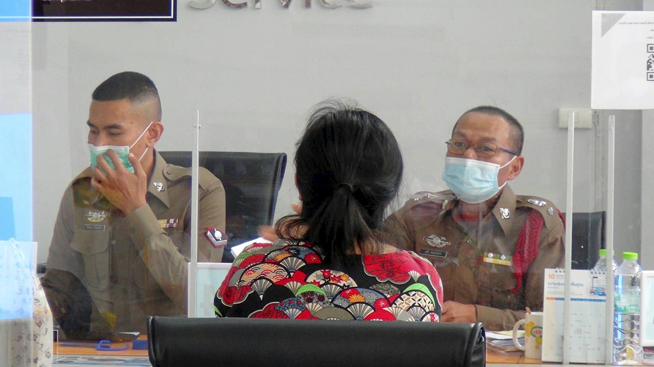 จอดรถชิดบานปลาย สาวโร่จับโปรดิวเซอร์