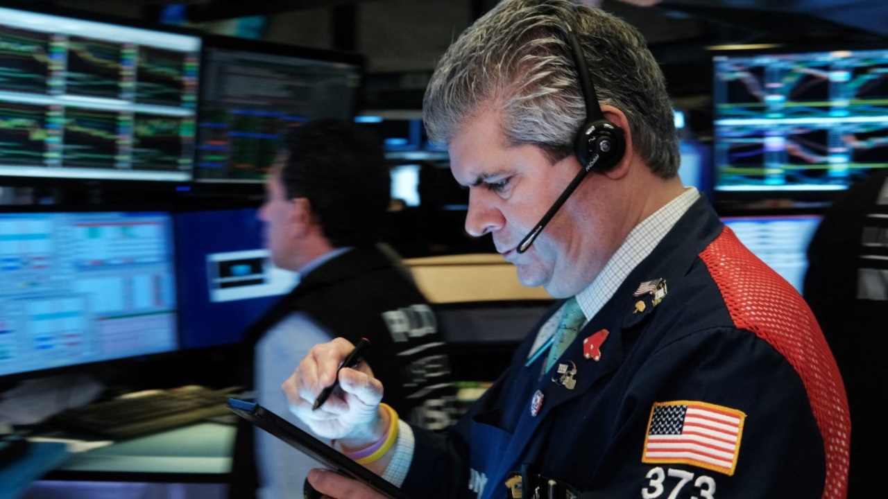 หุ้นสหรัฐฯ ปิดแคบ ดาวโจนส์ลบ จับตาประชุมเฟด น้ำมันบวก-ทองคำพุ่ง