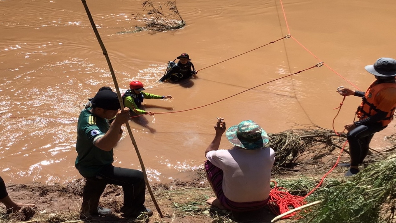 เจอแล้วหนุ่มภูกระดึง ออกไปหาเห็ด โดนน้ำป่าซัด ศพติดโขดหินไกล 3 กม.