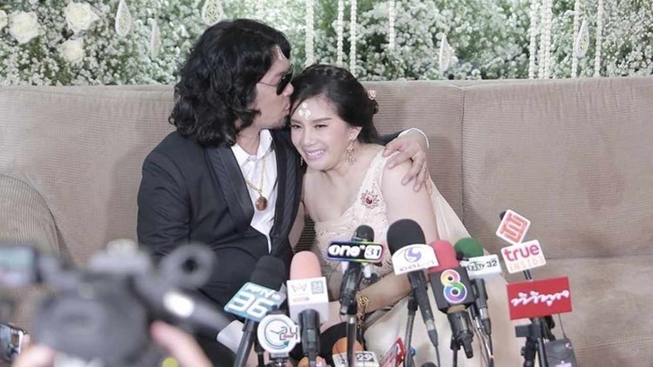 เสก โลโซ โพสต์บอกรัก กานต์ ครบรอบแต่งงาน 1 ปี แต่ชาวเน็ตแห่จับโป๊ะ 