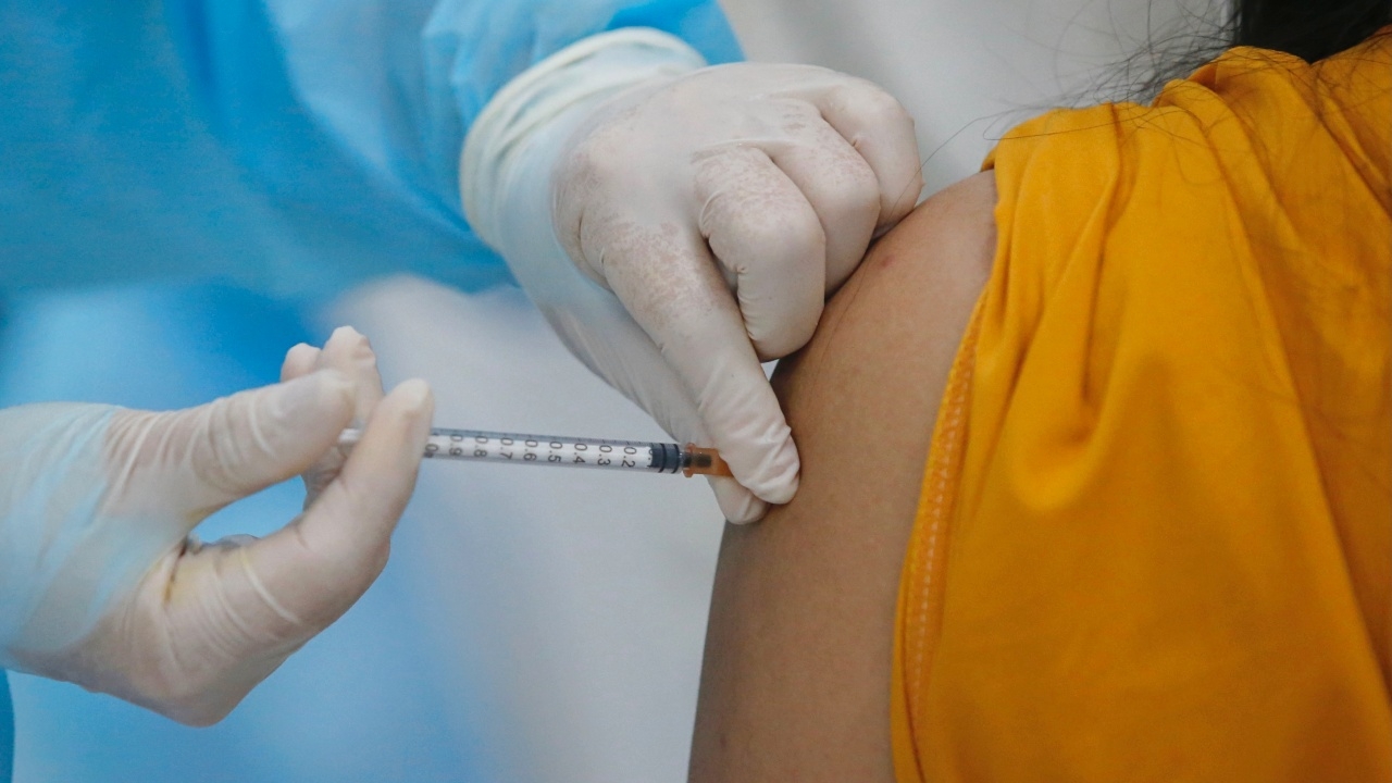 รพ.ศิริราช เปิดให้คนทั่วไปจองฉีดวัคซีน "แอสตราเซเนกา" เข็ม 1 แล้ว