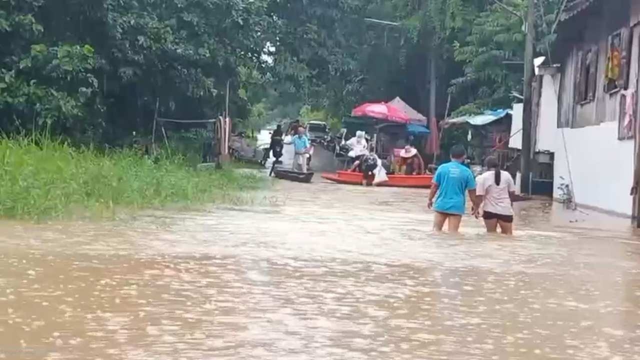 คาดคืนนี้น้ำท่วมชุมชนตลาดเก่า 100 ปี กบินทร์บุรียังสูงไม่ต่ำกว่า 1 ม.