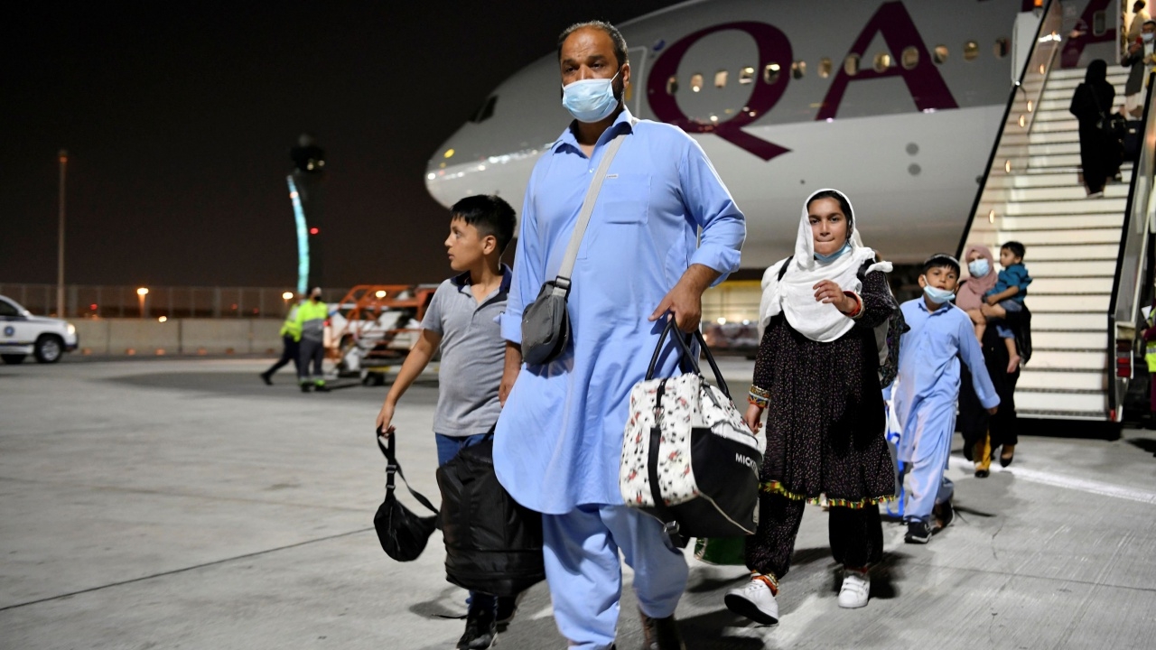 เที่ยวบินอพยพเที่ยวแรกหลังสหรัฐฯ ถอนทหาร ออกจากสนามบินคาบูลถึงที่หมายแล้ว