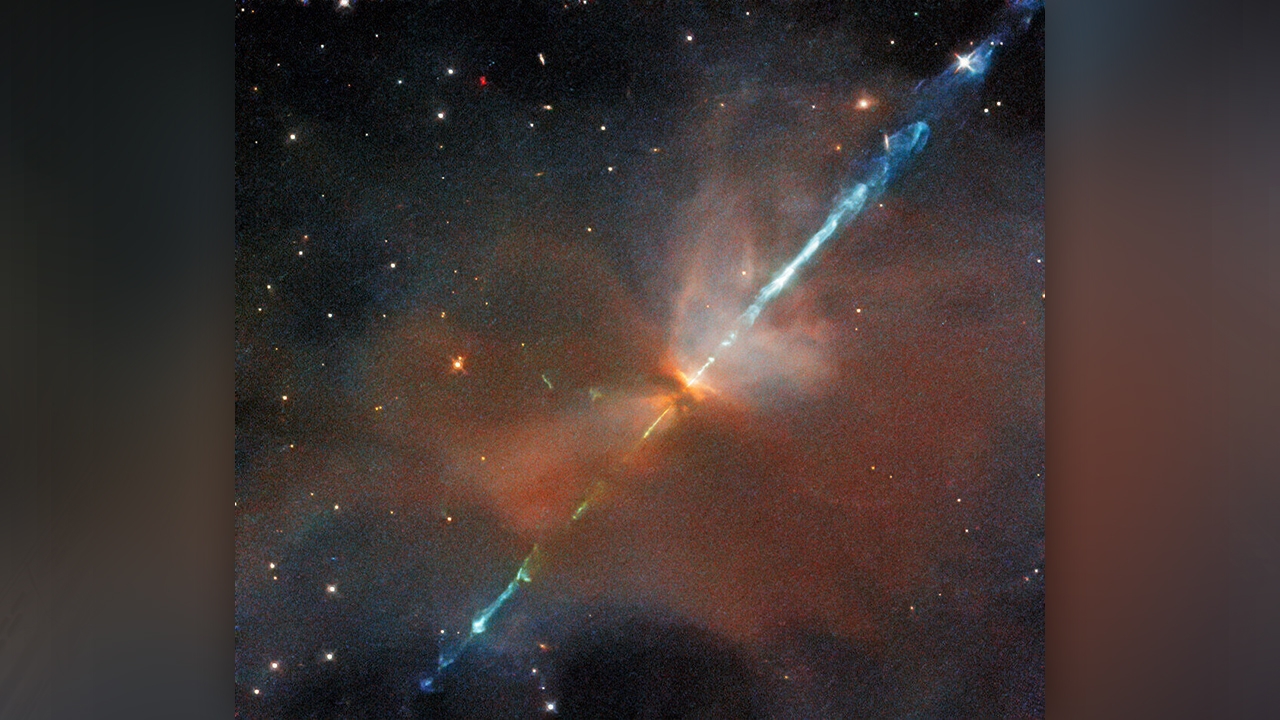 กล้องโทรทรรศน์อวกาศฮับเบิล จับภาพลำอนุภาคพลังงานสูง