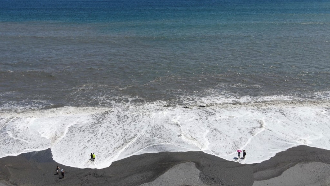 ไต้หวันตั้งรับไต้ฝุ่นจันทูถล่ม ยกเลิกเที่ยวบิน ระงับการเดินเรือ