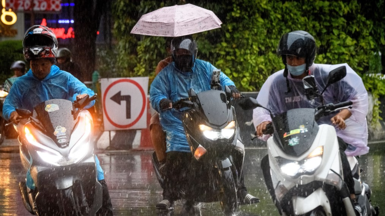 สภาพอากาศวันนี้ ไทยมีฝนต่อเนื่องทุกภาค ตกหนักบางแห่ง ระวังน้ำท่วมฉับพลัน