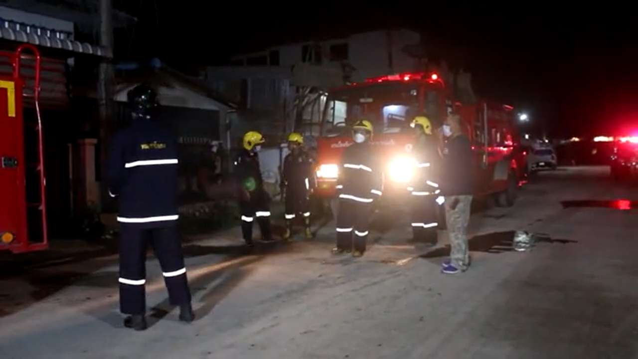 ไฟไหม้บ้านลูกจ้างร้านขายผัก ออกไม่ได้ สำลักควันดับสลดคาห้องน้ำ