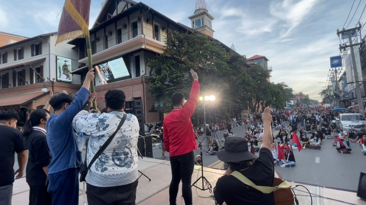 ไฮโซลูกนัท ร่วมคาร์ม็อบเชียงใหม่ ขึ้นเวทีไล่ประยุทธ์ เรียกร้อง 3 ข้อ