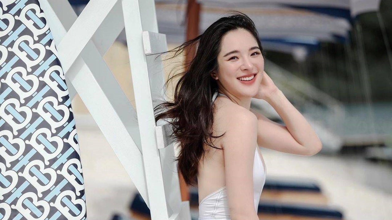 ปันปัน สุทัตตา เผยความเซ็กซี่ อวดผิวขาวเนียนในชุดวันพีซ ทะเลสว่างมาก