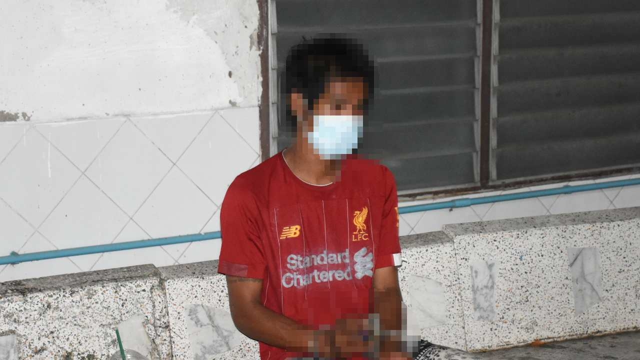 หนุ่มวัย 35 ชักมีดแทงคนไร้บ้านตาย ริมถนนรัชดาภิเษก ตร.จับได้พบติดโควิด