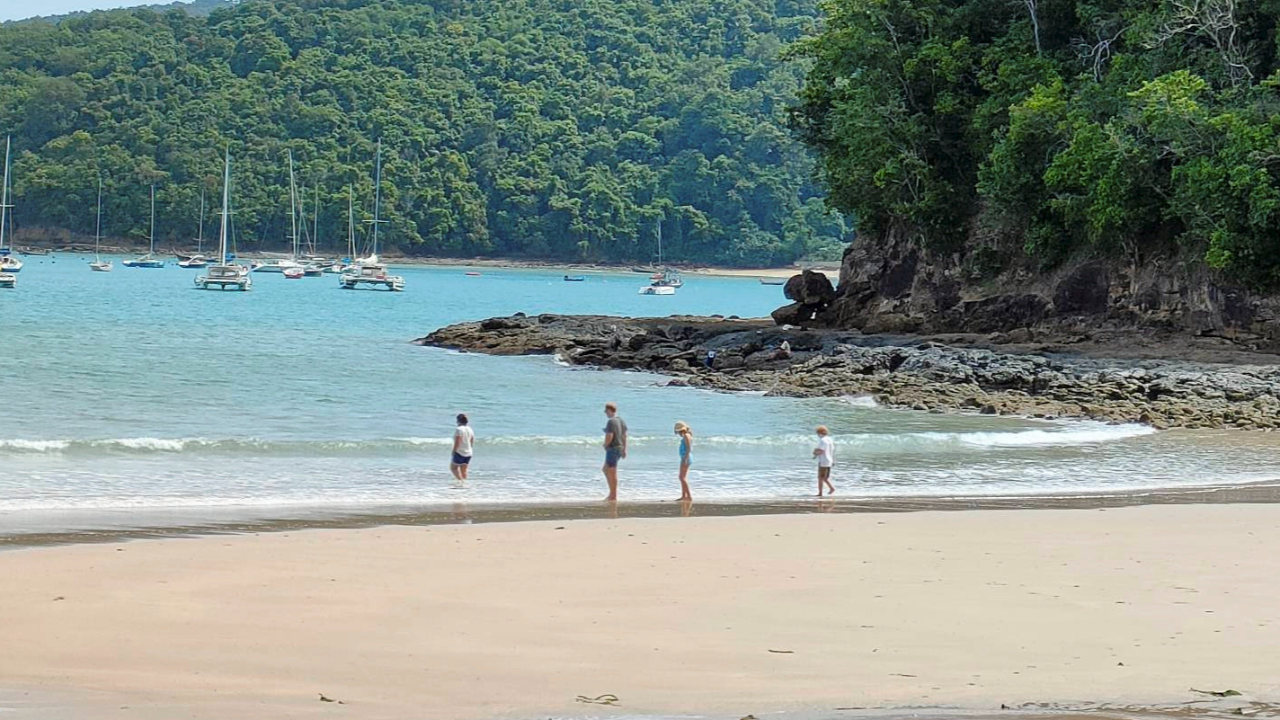 ระดมแพทย์ชนบท 9 ทีมลงภูเก็ต 3 วัน ค้นหาผู้ติดเชื้อในชุมชนที่พบคลัสเตอร์