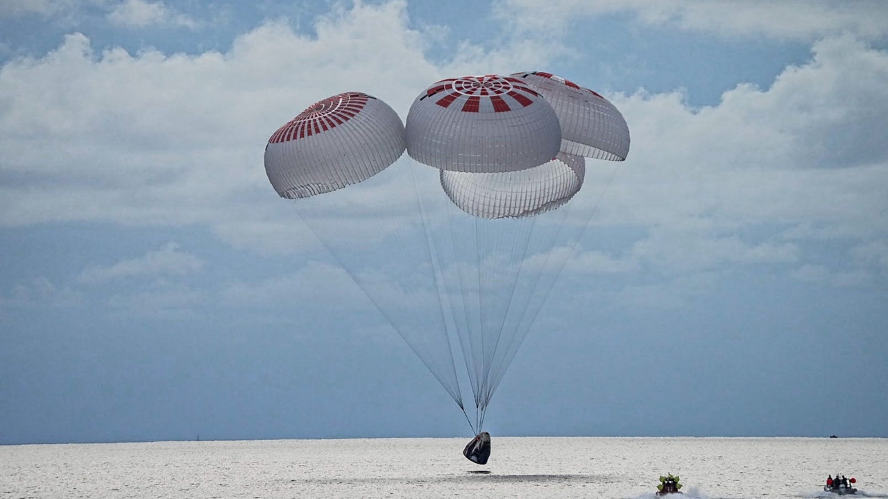 ทริปท่องอวกาศโดยพลเรือนเที่ยวแรกของโลก ลงจอดปลอดภัย