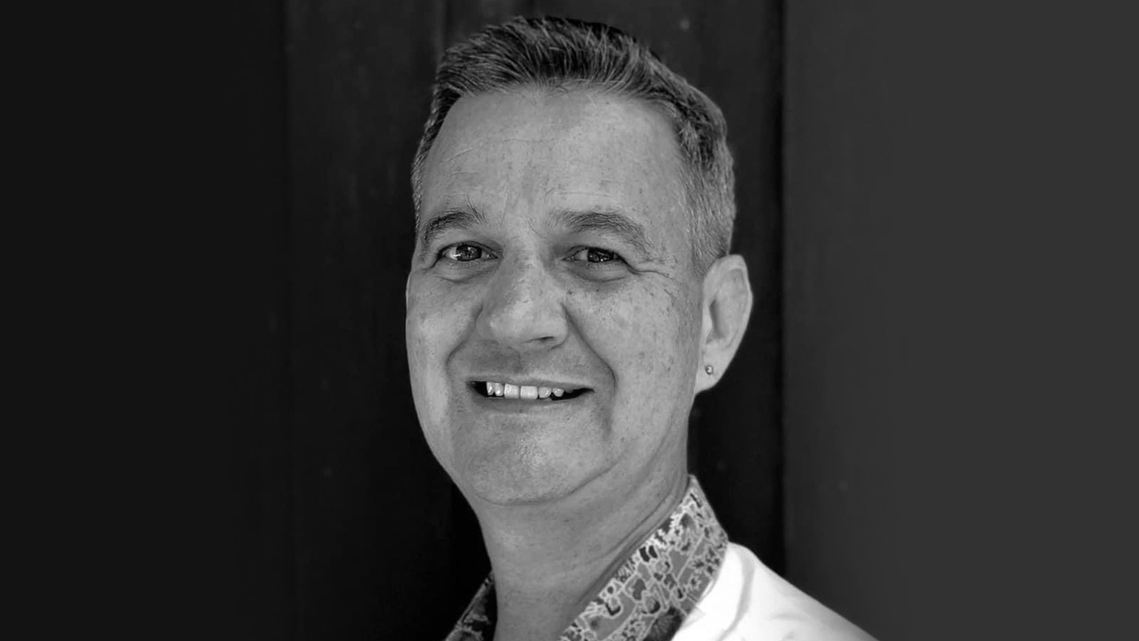 เจอแล้วฝรั่ง ผจก.โรงแรมบนเกาะพีพี เป็นศพในป่า คาดพลัดตกเขาลงมาเอง