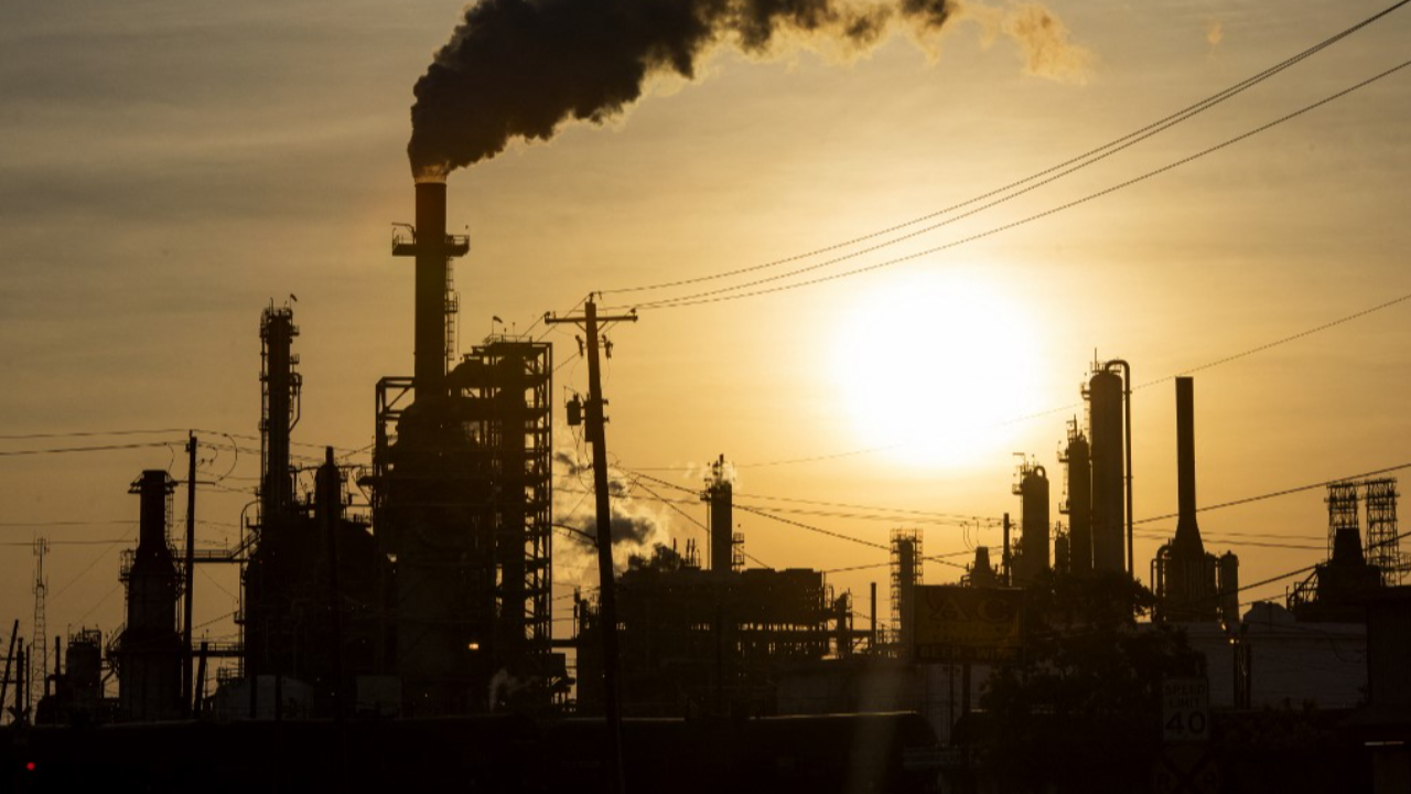 หุ้นสหรัฐฯ บวกจากแรงหนุนกลุ่มพลังงาน ดาวโจนส์ขยับขึ้น น้ำมันทะยาน-ทองลง