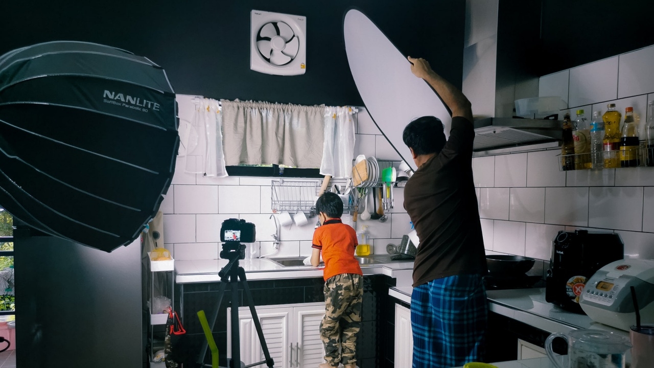 คุณพ่อสุดน่ารัก ช่วยลูกถ่ายคลิปส่งงาน ขนอุปกรณ์จัดเต็มสมศักดิ์ศรี 10 คะแนน