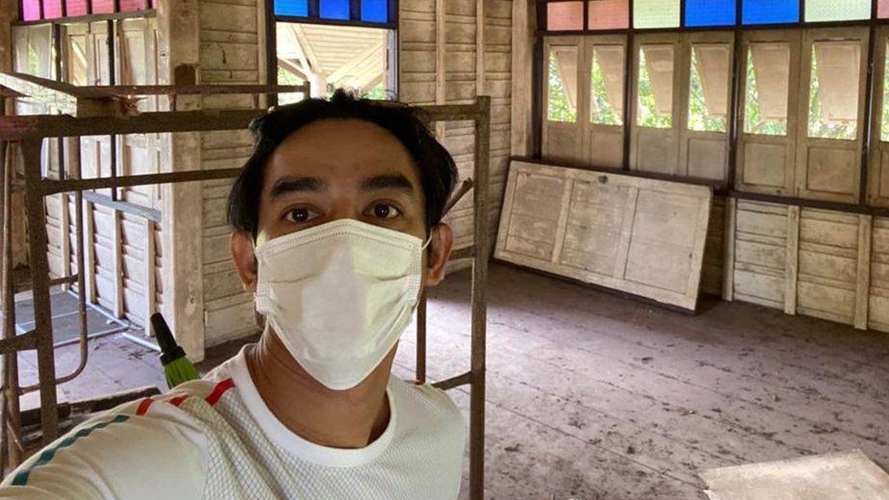 มอส ปฏิภาณ จุดธูปไหว้คุณทวดเจ้าของบ้าน พร้อมเผยเลขบ้านที่ซื้อลอตเตอรี่ 