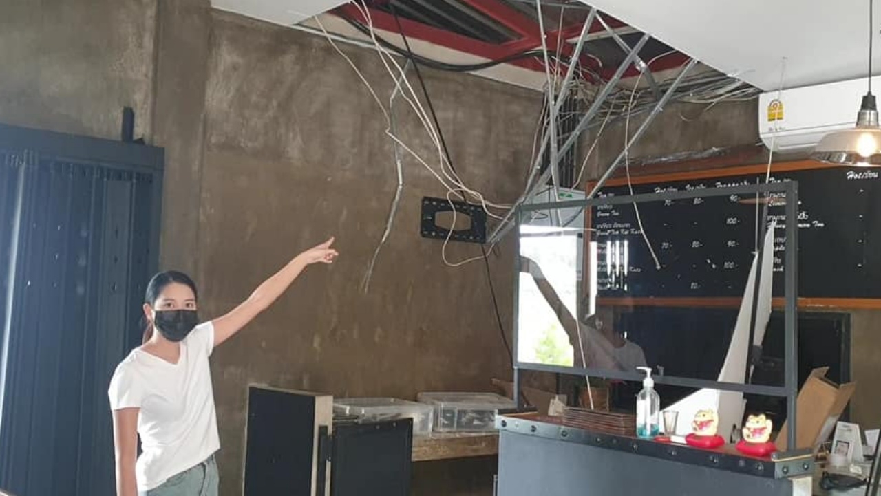 ล่าโจรแสบปีนหลังคา งัดเข้าร้าน "ป๋อ ณัฐวุฒิ" ขโมยทีวี เครื่องบดกาแฟ (คลิป)