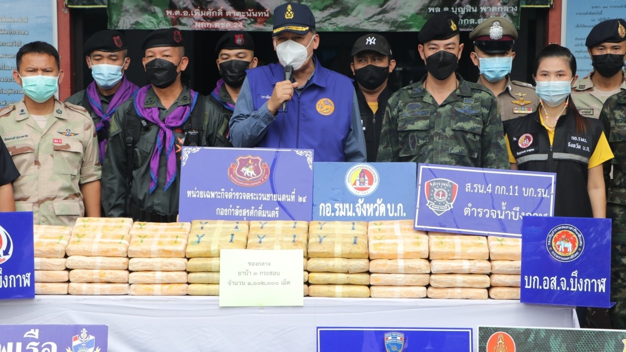 ตชด.244 รวบ 5 ผู้ต้องหา อ้างโควิดตกงาน หันรับจ้างขนยาบ้า 1 ล้านเม็ด