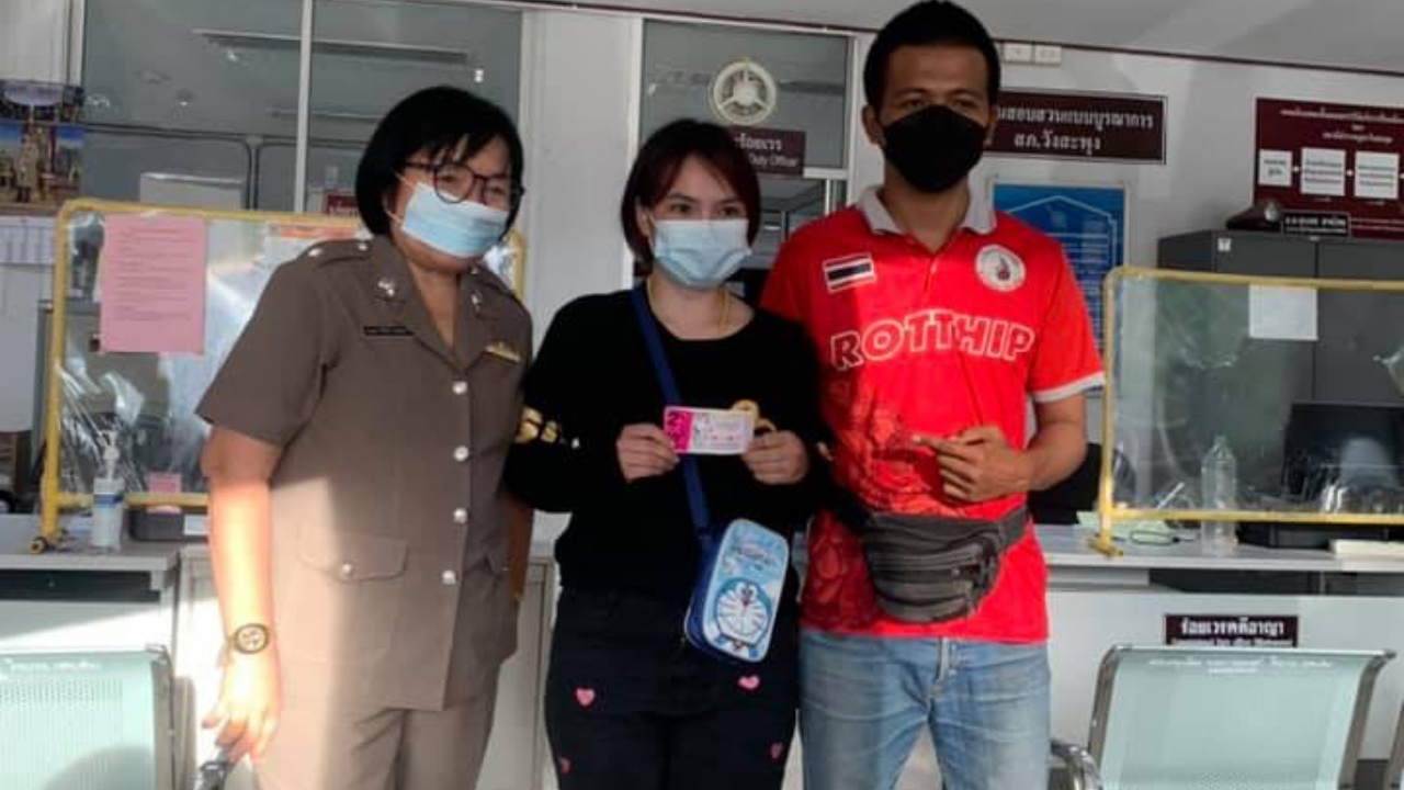 2 สาว จ.เลย โคตรเฮง ถูกรางวัลที่ 1 รับทรัพย์รวมกัน 18 ล้านบาท