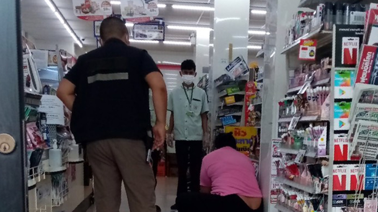 หนุ่มใหญ่ดับคาร้านสะดวกซื้อ จนท.เร่งหาสาเหตุ พบเคยบายพาสหัวใจ 2 ครั้ง
