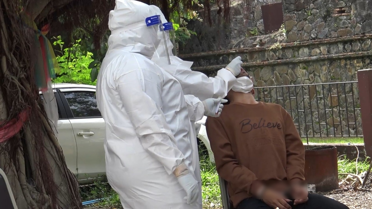 ตรวจหาเชื้อ แก๊งปาร์ตี้ริมสระ หวั่นเป็นคลัสเตอร์ใหม่ ส่งฟ้องศาลทันที