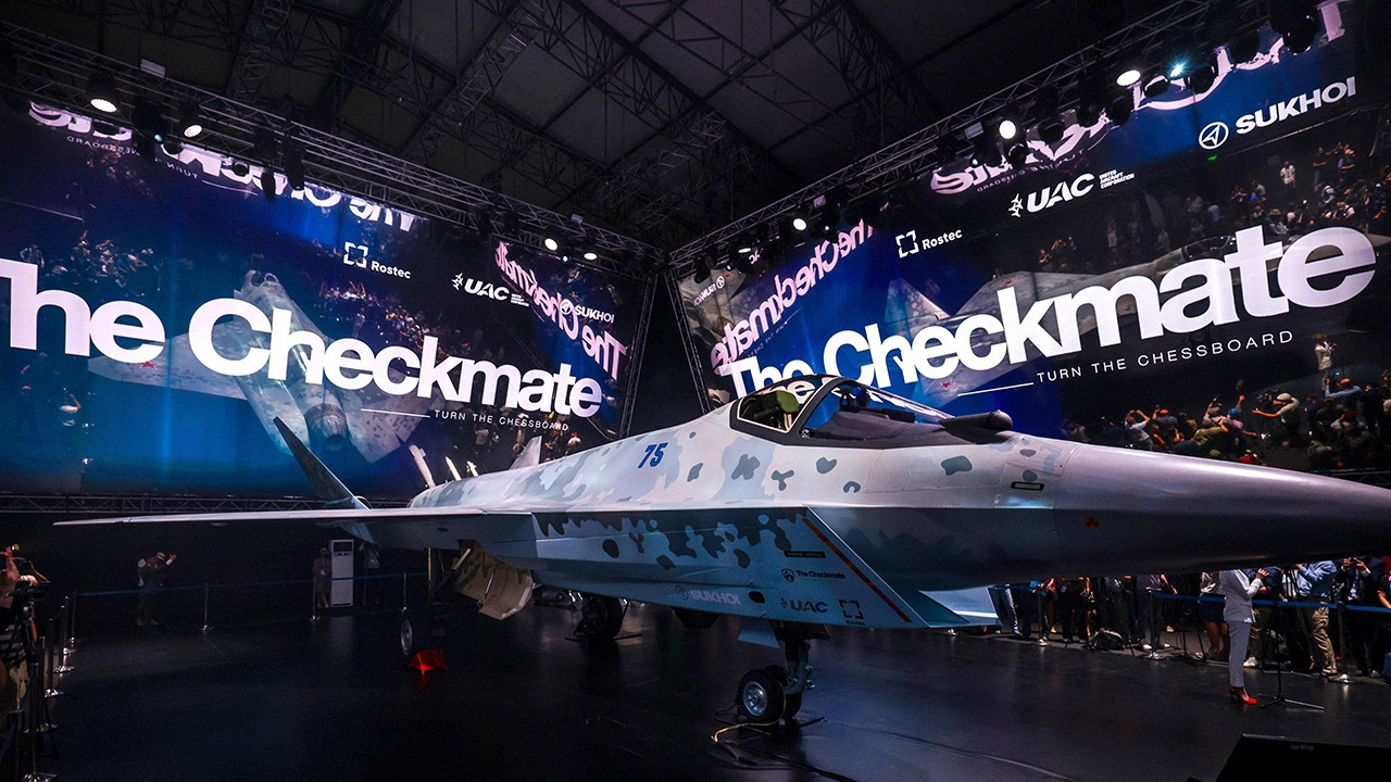  โชว์โลกเห็น ซู-75 เช็กเมต เจ็ตขับไล่สเตลธ์ใหม่รัสเซีย มีดีไม่เบาตามตัว