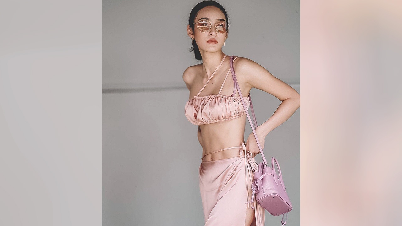 ส่องชุดไปขูดมะพร้าวของ นาว ทิสานาฏ จัดเต็มความแซ่บไฟลุก