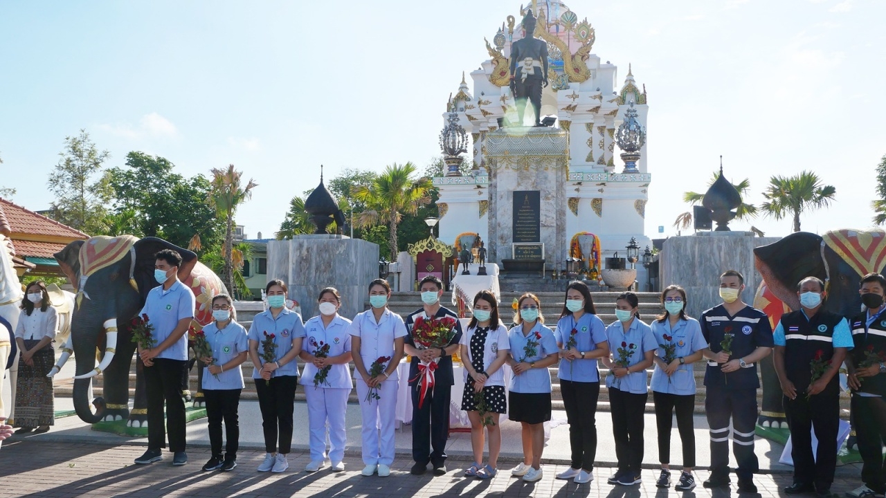 ชาวพะเยาให้กำลังใจ "14 นักรบชุดขาว" ไปช่วยคนป่วยโควิด รพ.สนามบุษราคัม (คลิป)