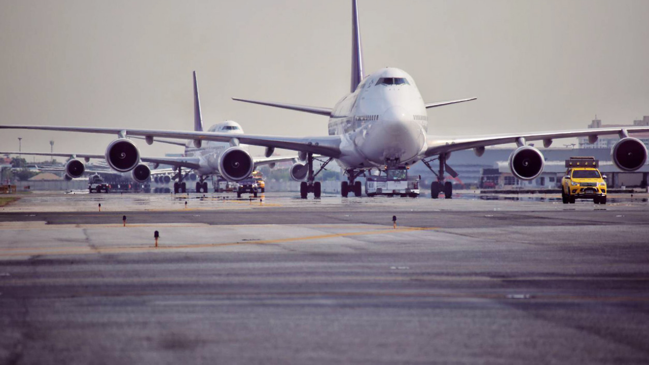 กพท. ประกาศห้ามบินรับส่งผู้โดยสารในพื้นที่สีแดงเข้ม เริ่ม 21 ก.ค.64