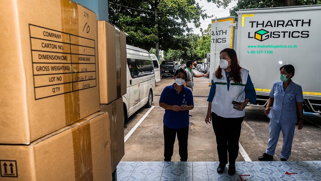 ส่งมอบชุดตรวจลอตแรก 50,000 ชุด ให้หน่วยงานเกี่ยวข้อง คัดกรองผู้ติดเชื้อเชิงรุก