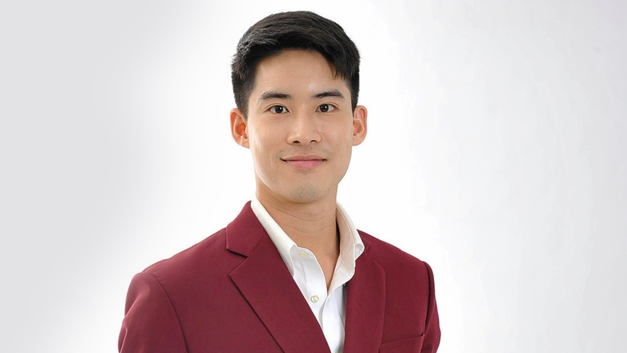 ธนจักร สินรัชตานันท์ หนุ่มไฟแรงทายาทธีรพร คลินิค ทำงานด้วยใจบริการแบบเครือญาติ