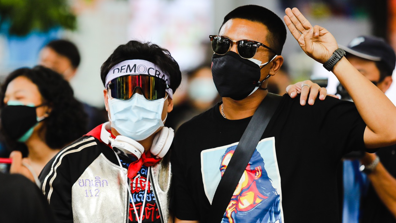 ม็อบ "หล่อเทียน" ไล่เสนียด "ไผ่" จี้ รัฐลาออก รับผิดชอบแก้โควิดล้มเหลว 